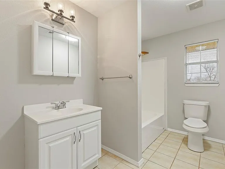 601 Dogwood Ave — Photo 6