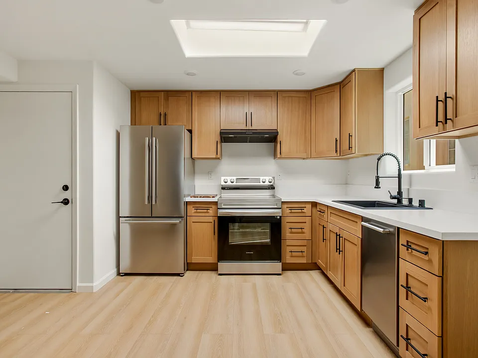 2233 Merton Ave #5