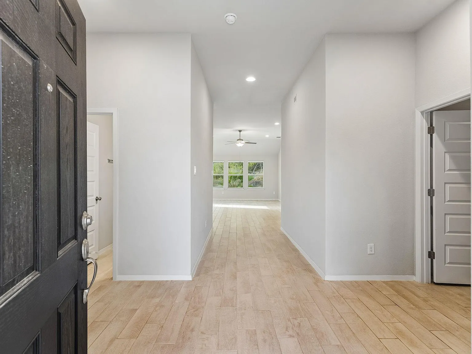 3 bed, 2.0 bath, 1931 sqft, $2,300 — Photo 4