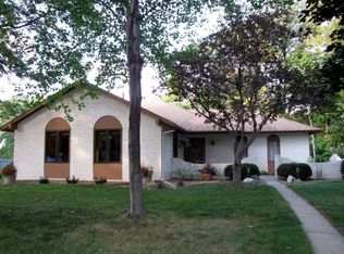 408 Oakland Ln, Burnsville, MN 55337