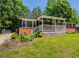 424 E McLelland Ave, Mooresville, NC 28115