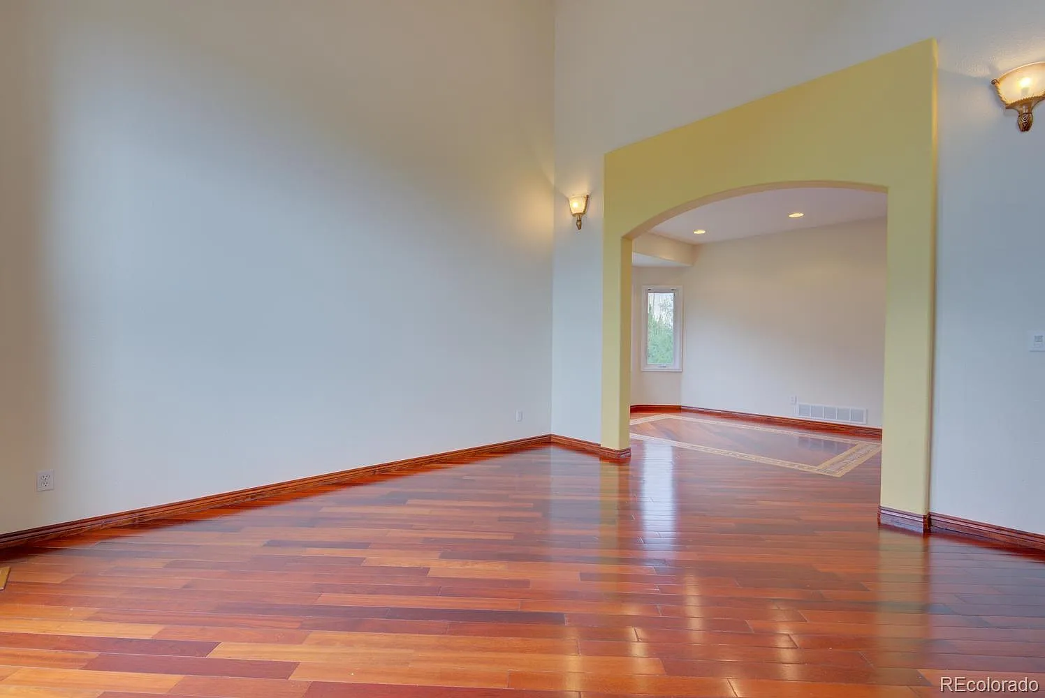 5 bed, 4806 sqft, $3,998 — Photo 2