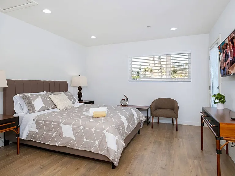 3 Bed Modern Townhome + 2-Car Private Garage — Photo 52