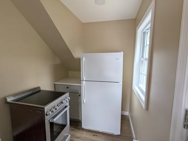 141 6th St #3 — Photo 6