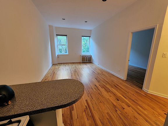 3rd image of 23 W 74th St Unit 3A