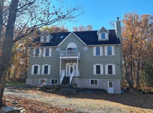 110 Stallion Dr, Lords Valley, PA 18428