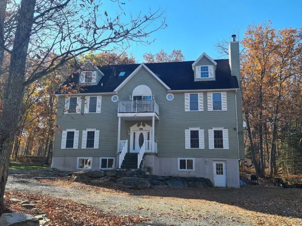 110 Stallion Dr, Lords Valley, PA 18428