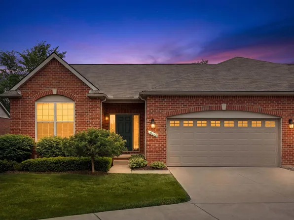 40478 Oakbrook Dr, Sterling Heights, MI 48310