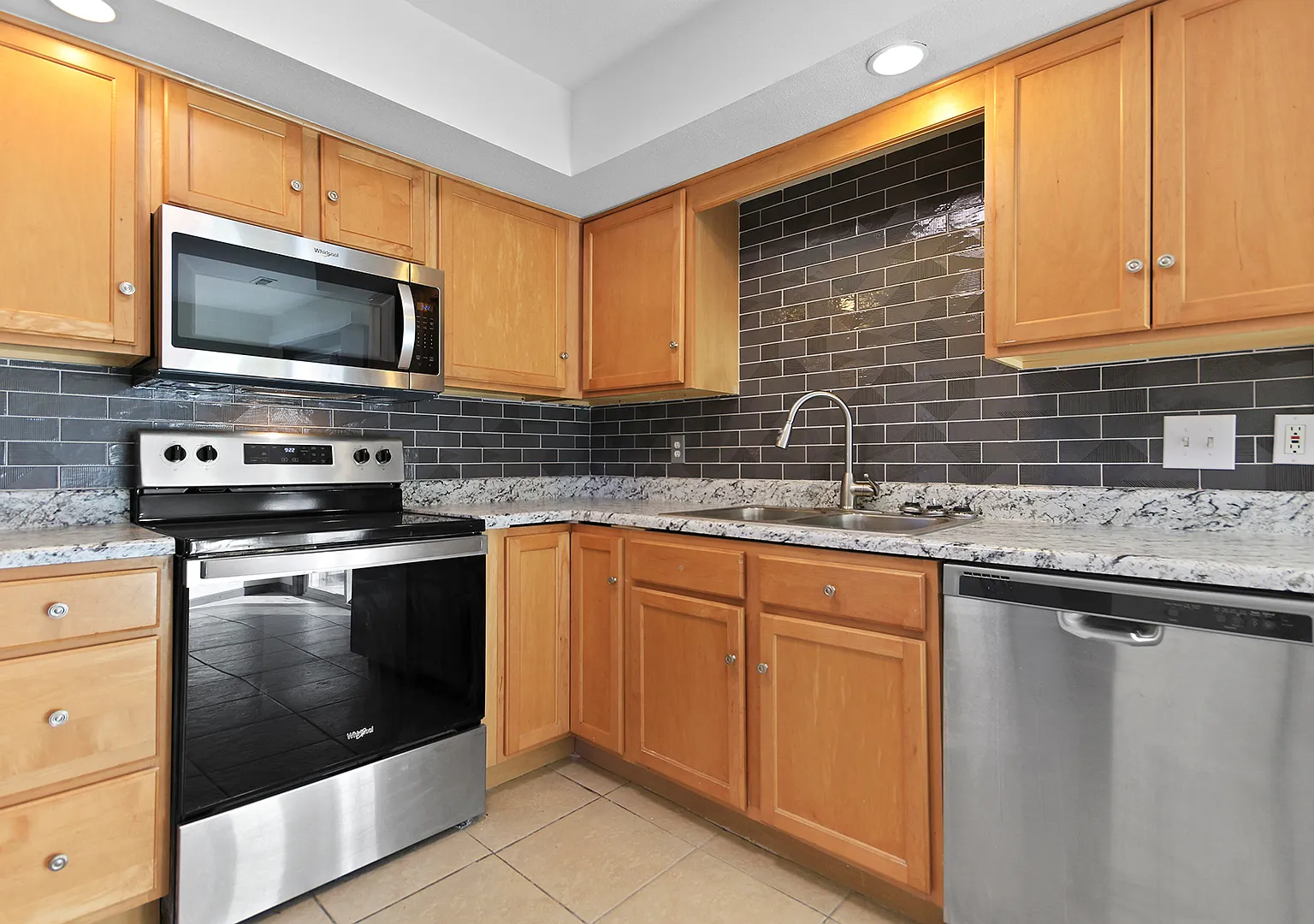 2 bed, 1.5 bath, 1100 sqft, $1,395 — Photo 4