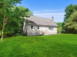7 Millstone Dr, Southampton, NY 11968