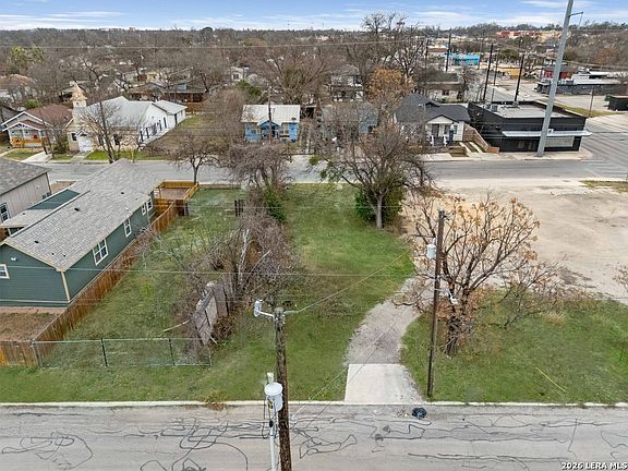 3rd image of 1505 Burnet St LOT E