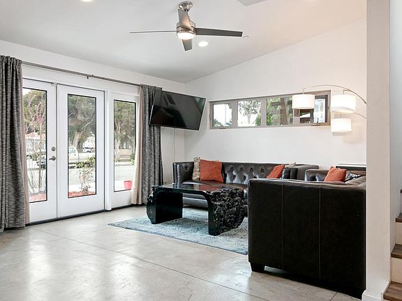 5th image of 221 E Scott St #3