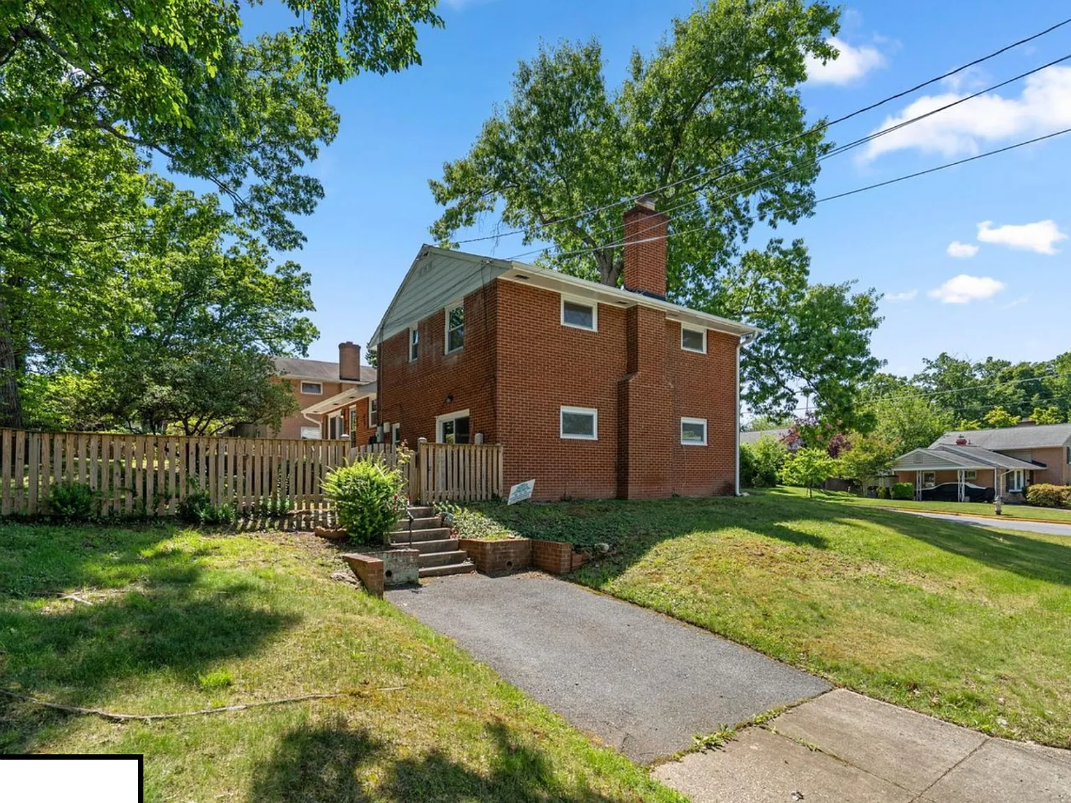 5 bed, 2025 sqft, $4,000 — Photo 2