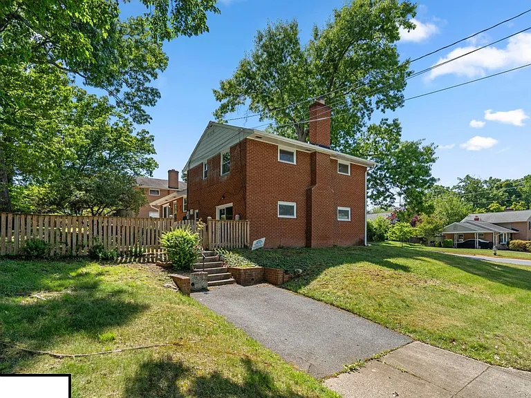 9109 Drake Pl — Photo 2