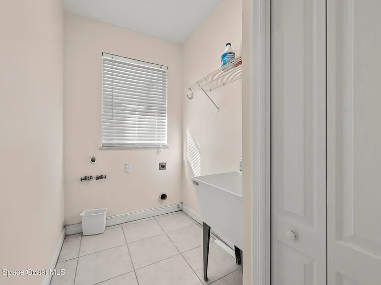 768 Harrier Ct — Photo 33