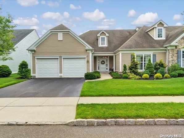 55 Samantha Circle #55, Westhampton, NY 11977