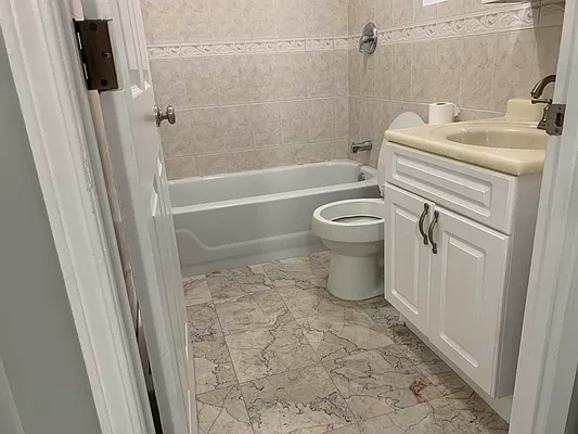 Bathroom, photo 1