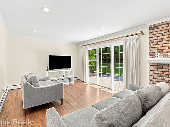 3rd image of 2774 Brady Dr