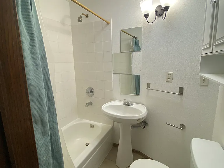105 W 3rd Ave #MIDDLE — Photo 14