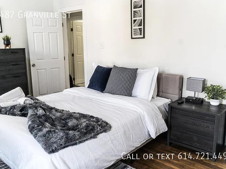 1487 Granville St — Photo 127