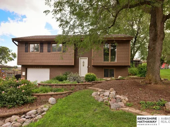 14103 Barretts Dr, Omaha, NE 68138