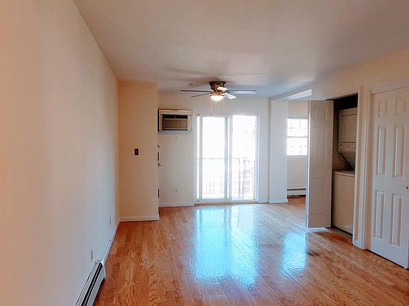 4th image of 8402 143rd St #101