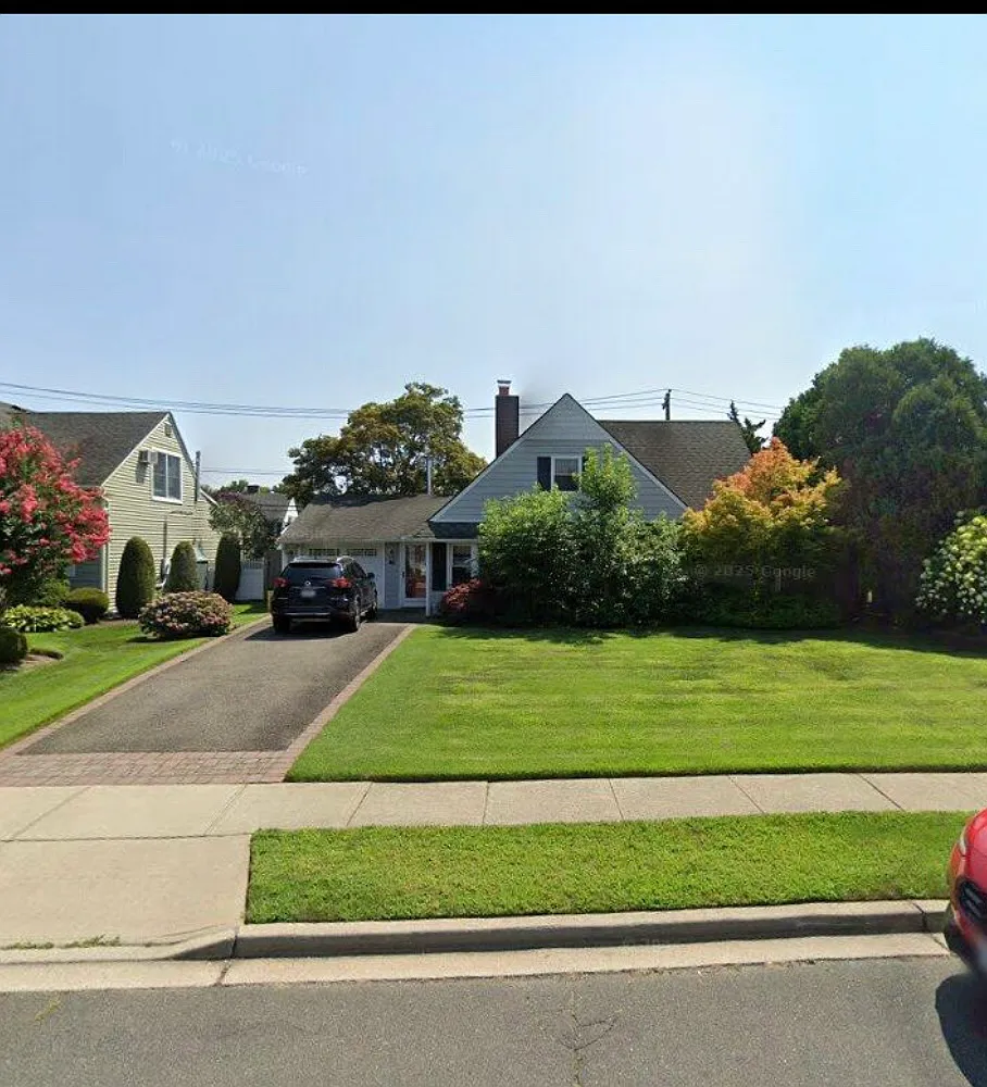 Spindle Rd, Hicksville — Photo 1