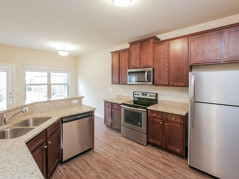 315 Rankin Cir — Photo 3