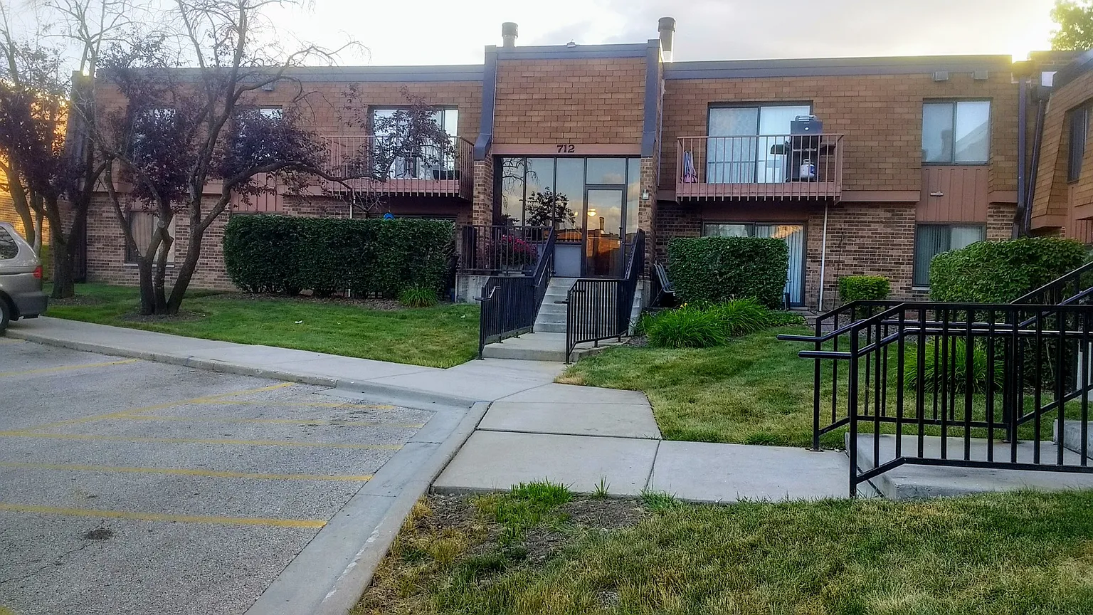 712 Tipperary Ct APT 2C photo 1