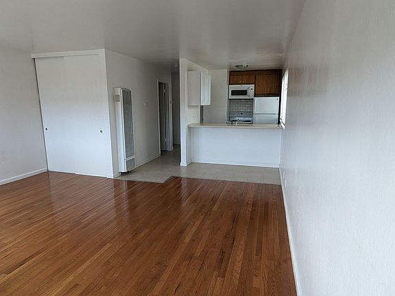 3rd image of 527 N Amphlett Blvd APT 5