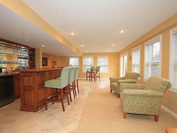 3rd image of 8542 Matthes Dr