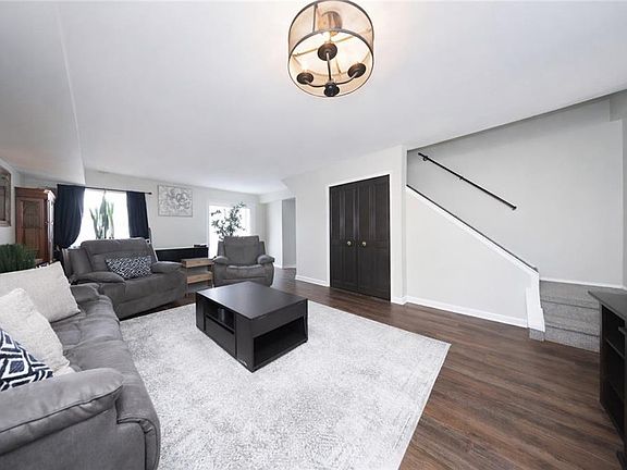 2nd image of 15 Stratford Ct #1