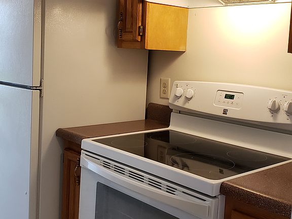 2nd image of 1409 Colonial Ln #1413
