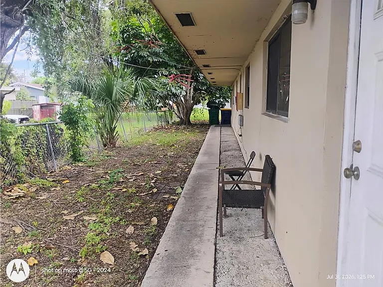 26 SW 6th St #2 — Photo 3