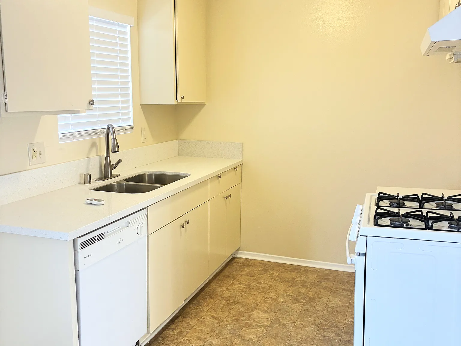 518 E. Cypress St. — Photo 4