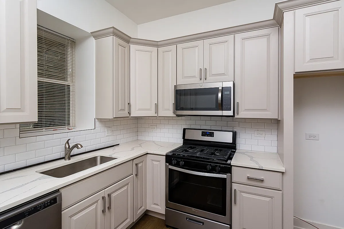 Building Photo - 449 N Carpenter St #2R