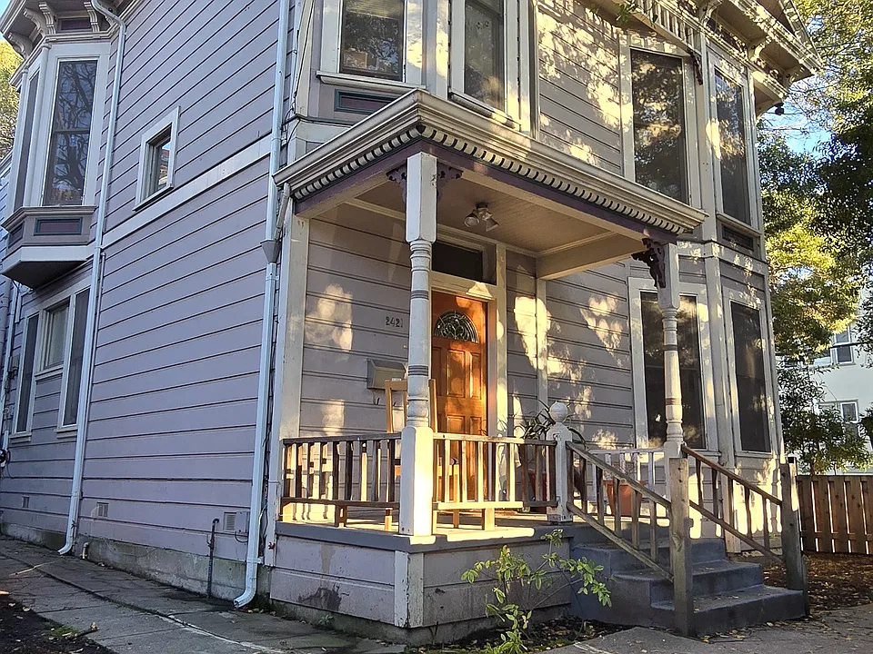 2421 Fulton St
