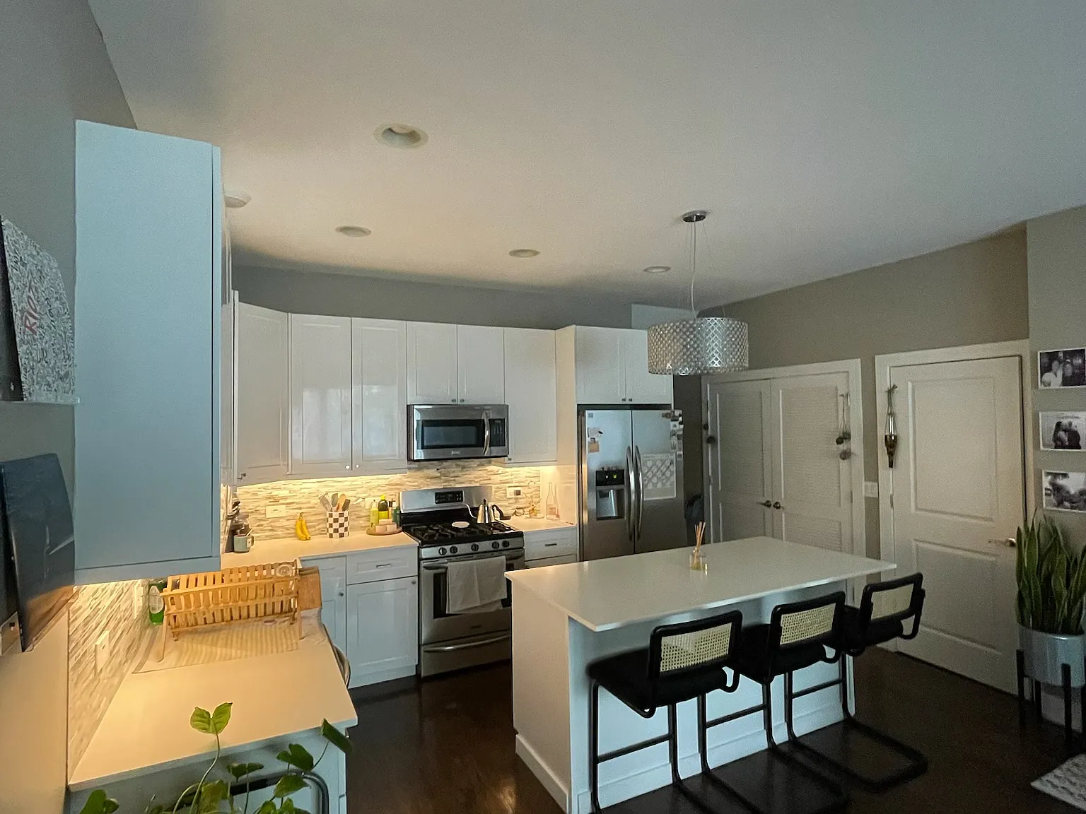 3 bed, 1700 sqft, $3,420 — Photo 4