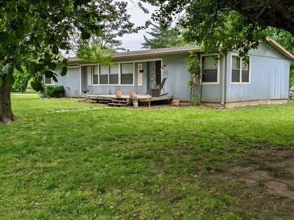 503 Regier Ave, Elbing, KS 67041