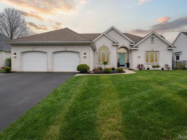 7289 Hidden Valley Dr, Lambertville, MI 48144