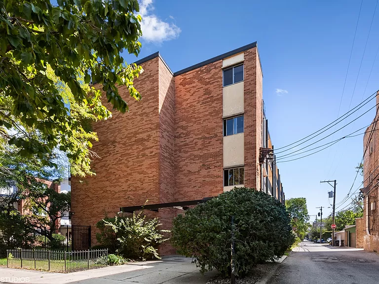 6961 N Oakley Ave APT 405, Chicago, IL 60645 | Zillow
