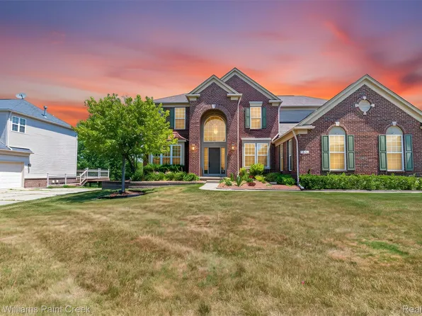 6423 Moonstone Dr, Grand Blanc, MI 48439