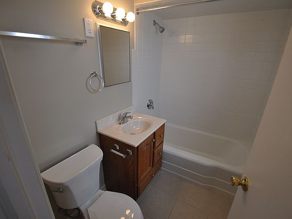 3rd image of 9524 S Trumbull Ave