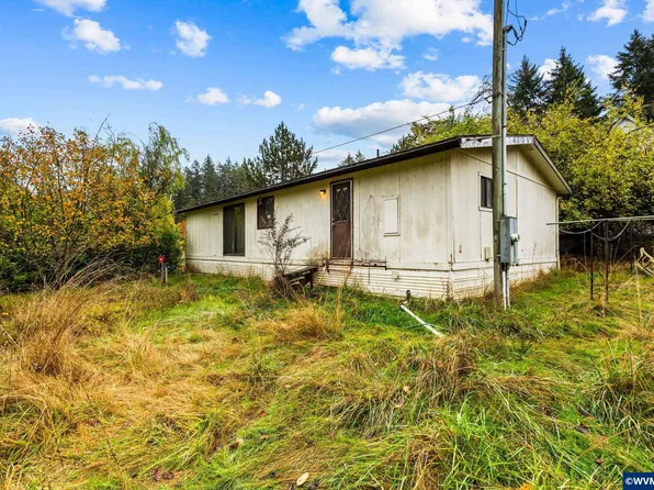 39649 Lacomb Dr, Lebanon, OR 97355
