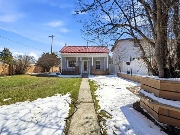 5019 W 58th St, Lacombe, AB T4L 1K7