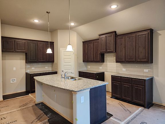 2nd image of 212 Gardenia Dr