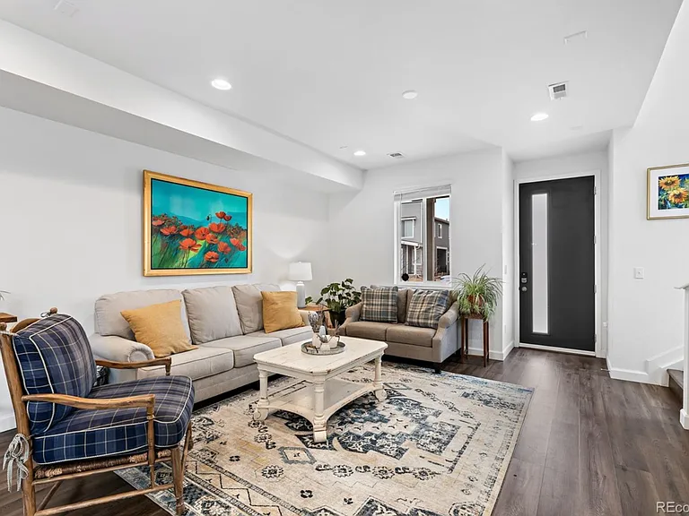 603 S Pitkin Ct — Photo 3