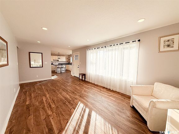 5th image of 209 2ND Avenue E