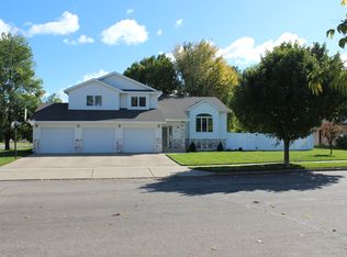 2003 Boston Dr, Bismarck, ND 58504