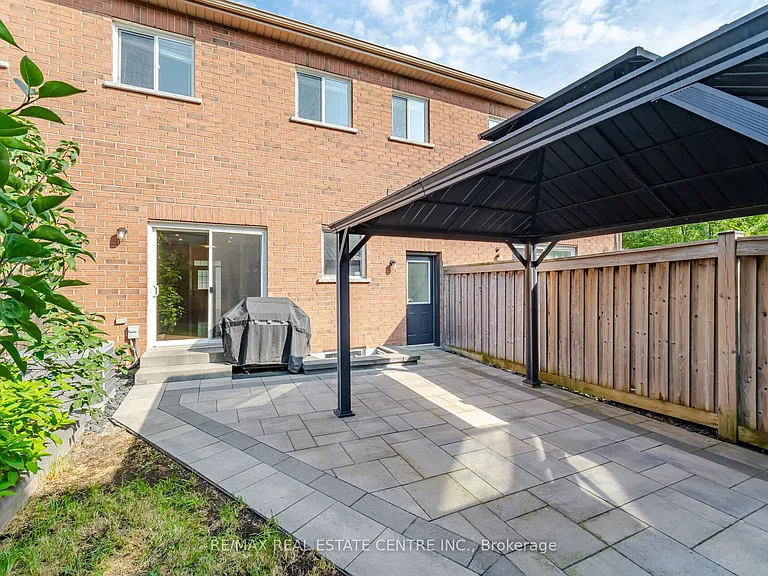 366 Hobbs Cres — Photo 49
